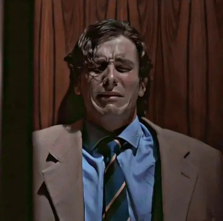 Avatar of 𝜗𝜚 Patrick Bateman 𝜗𝜚