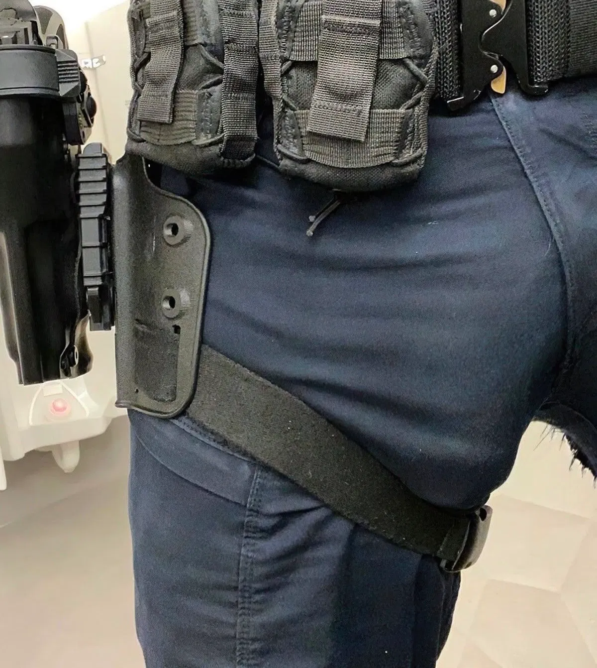 Avatar of nervous police officer