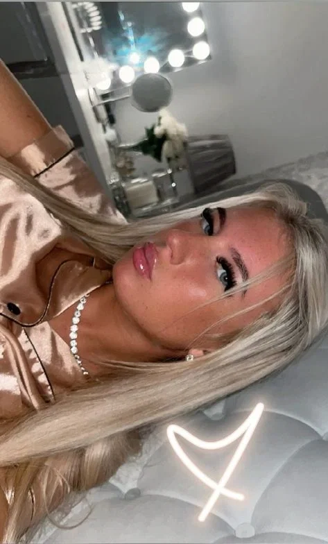 Avatar of Chav girl sits on your lap