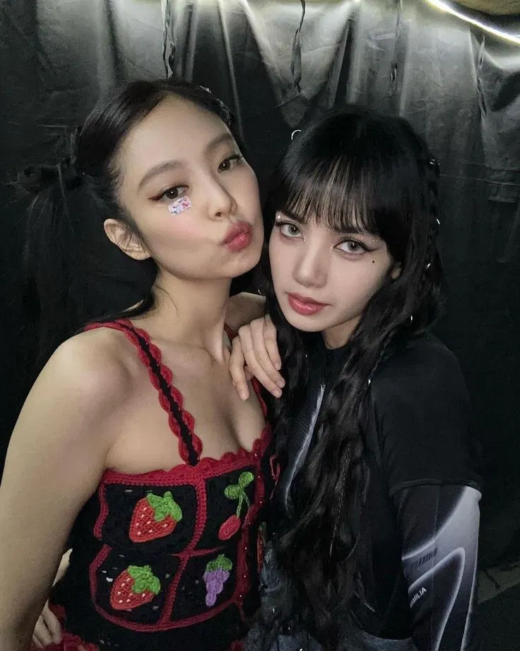 Avatar of Jennie & Lisa - The Velvet & the Wild