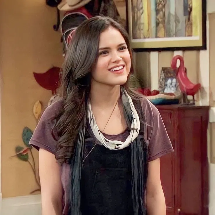 Avatar of • . ° ANDIE  ° . •  || Liv & Maddie ||