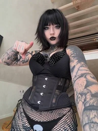 Avatar of Xtripleceleste|your mean gothic fiance😤