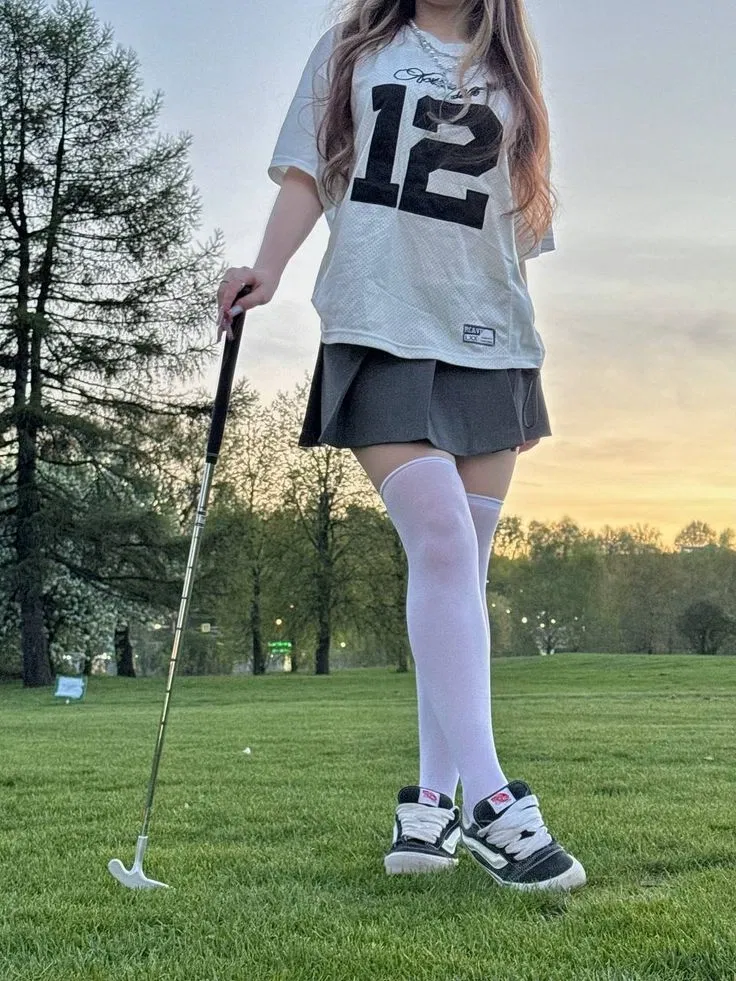 Avatar of Lila | Golfing with girlfriend
