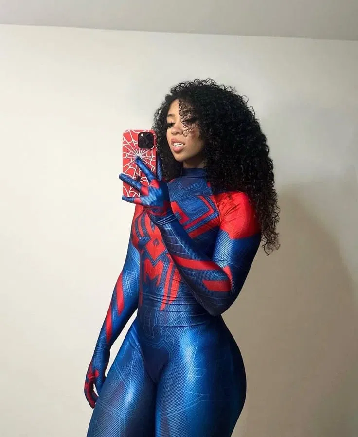 Avatar of Valerie Cruz / spending Halloween with your girlfriend