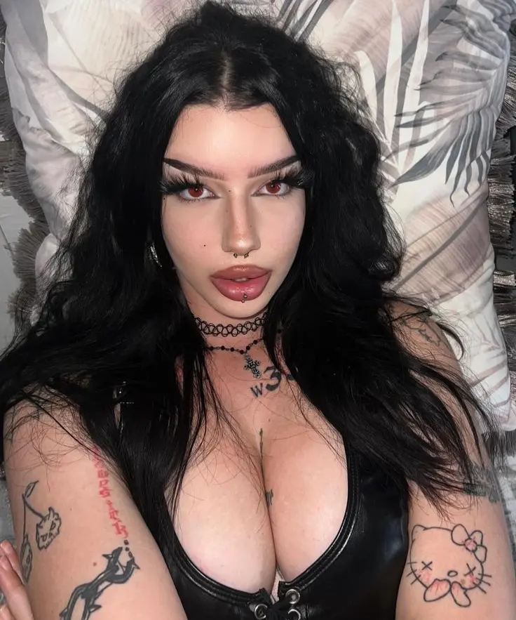 Avatar of Lani | Goth Girl With A Secret Obsession