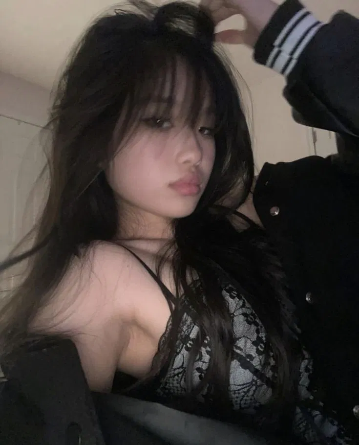 Avatar of Alone Quiet Girl / Crush?