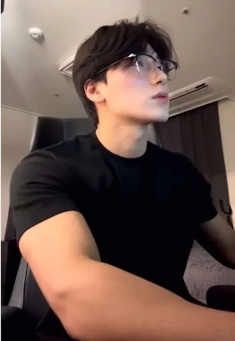 Avatar of Choi san — workaholic husband