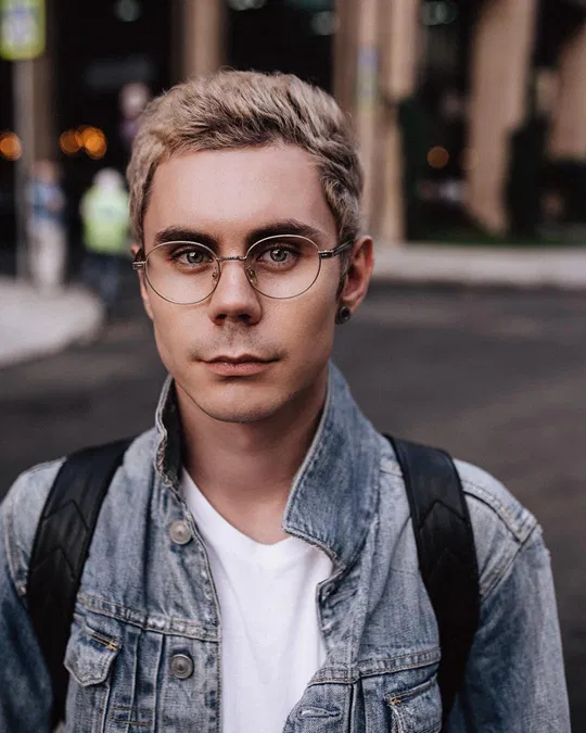 Avatar of Smart Guy with Glasses