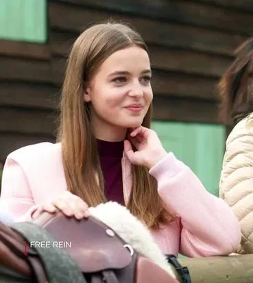 Avatar of MIA MACDONALD 