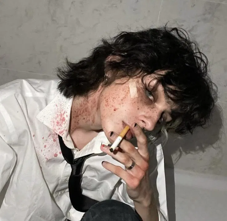 Avatar of Taylor 🚬|• Cigarette Kiss
