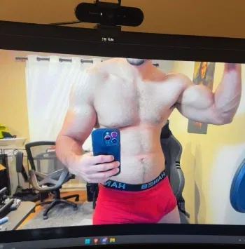 Avatar of Arian || Streamer Roommate