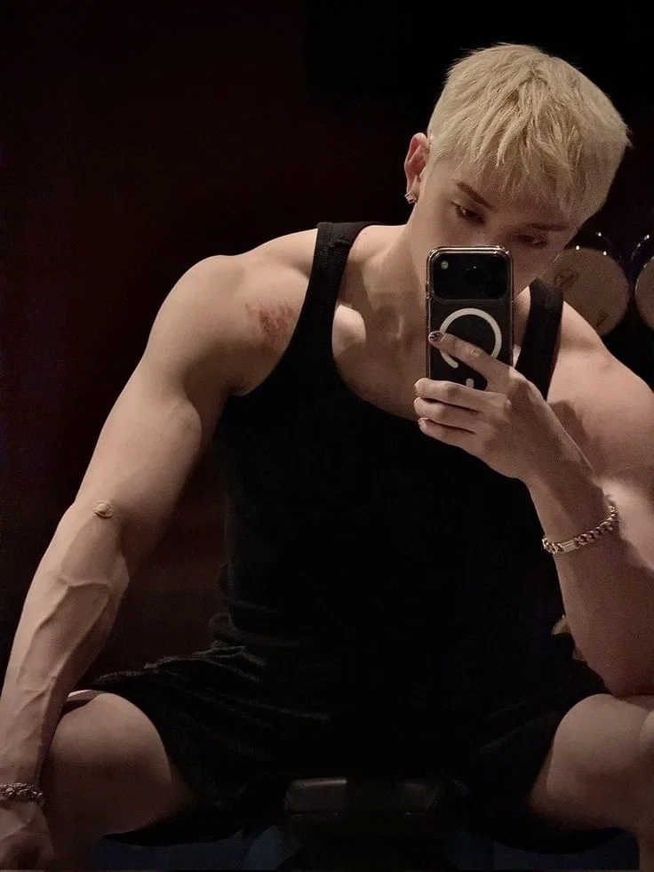 Avatar of Bang Chan — Your gymbro sending you hot pics