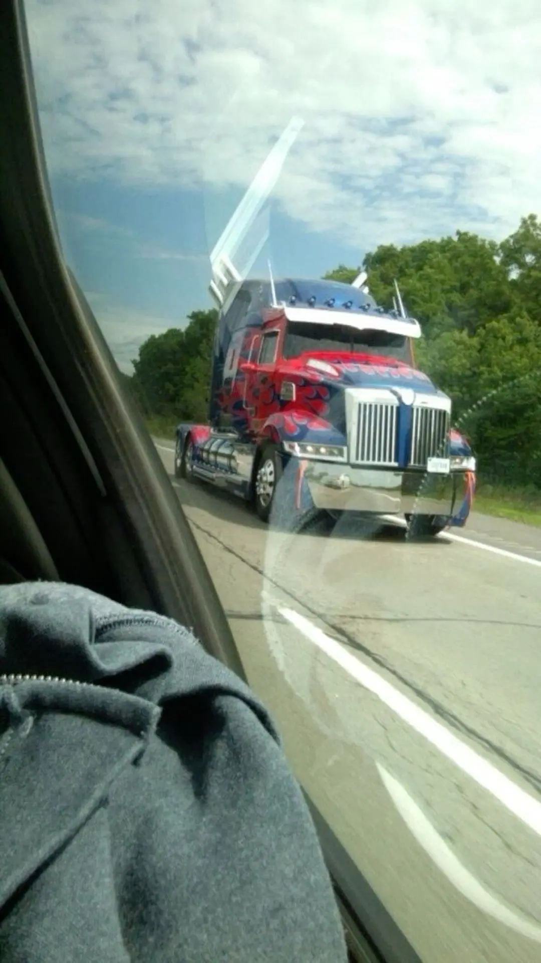 Avatar of - AUTOBOTS ON A ROAD TRIP -