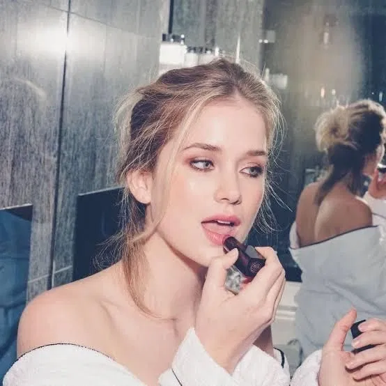 Avatar of Elizabeth Lail × PICK YOUR SCENARIO