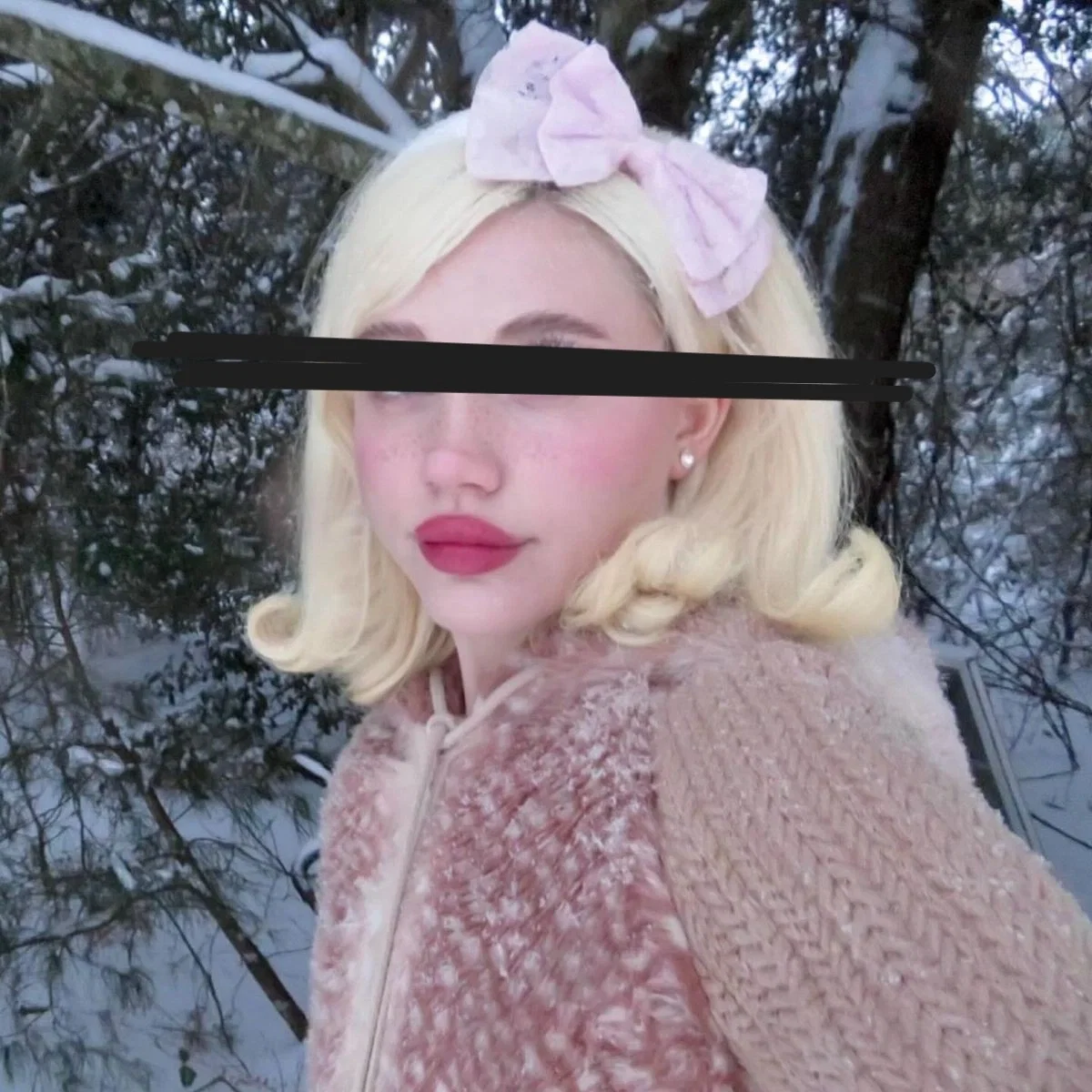 Avatar of Sudden fame after crossdressing challenge?!