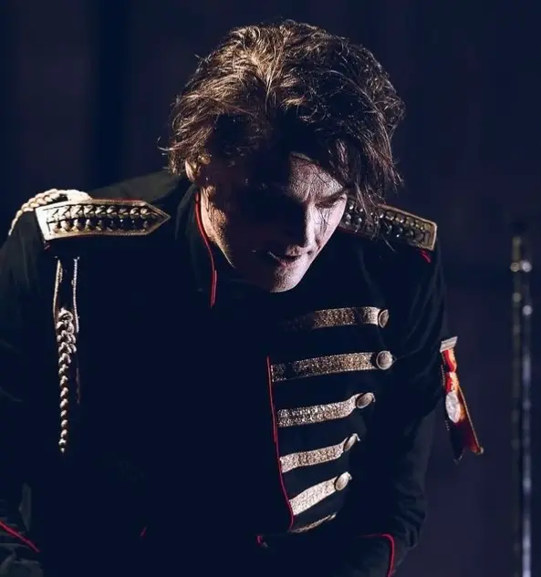 Avatar of ×「 gerard way 」