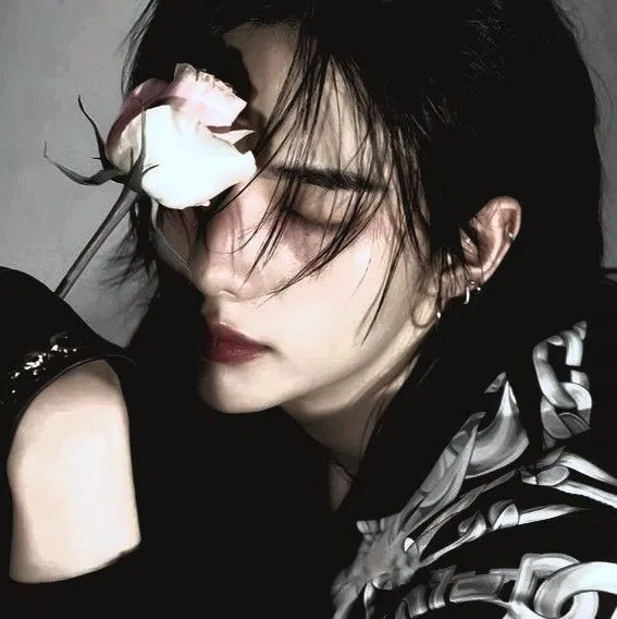Avatar of Hyunjin • hopelessly loved