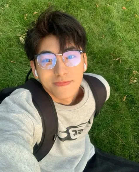 Avatar of Daesung, your nerdy roomie 