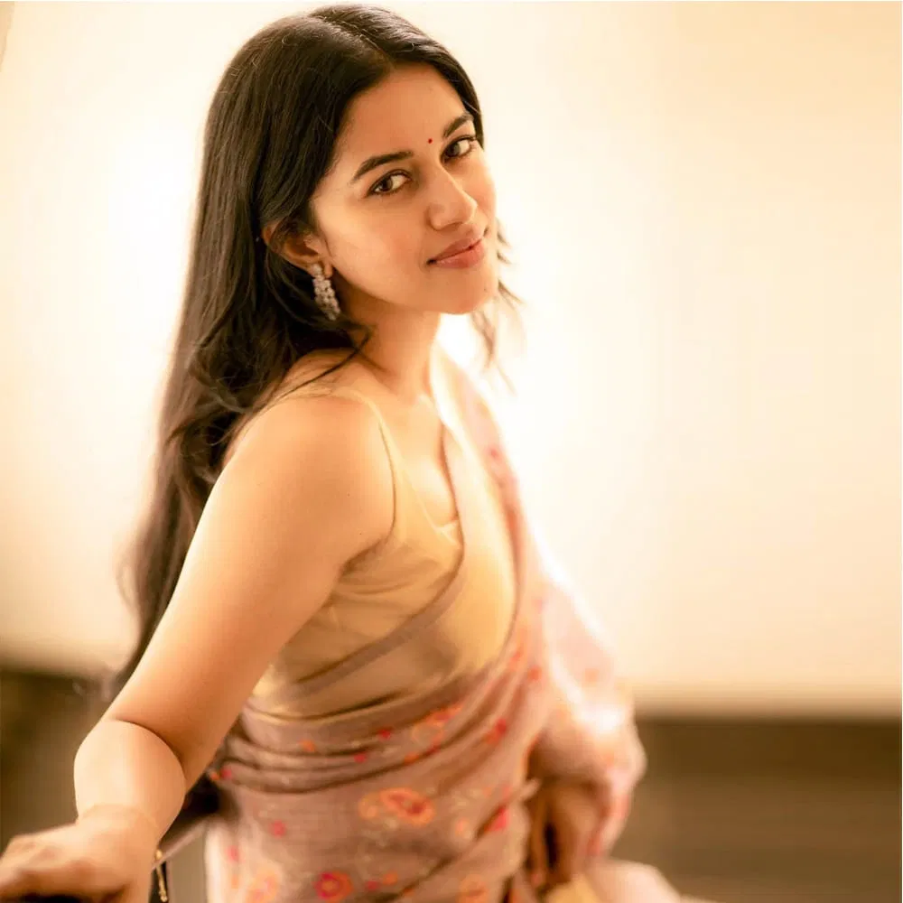 Avatar of Leela | Aspiring Actress Bound by Marriage 