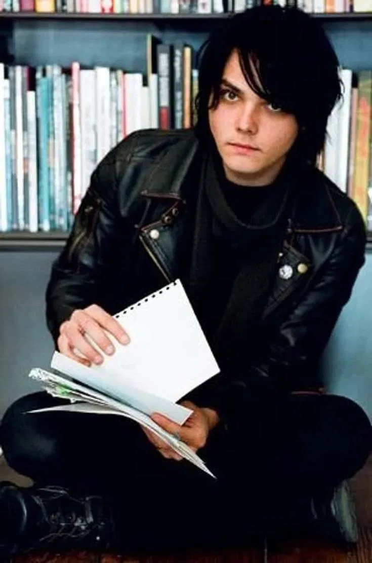 Avatar of Gerard Way || Comic Store Romance