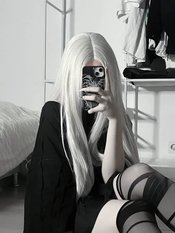 Avatar of Luna - your altgirl girlfriend 