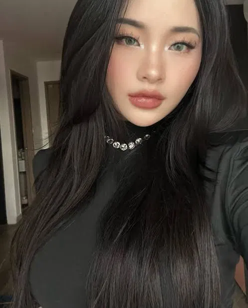 Avatar of Your calm yet seductive step sister
