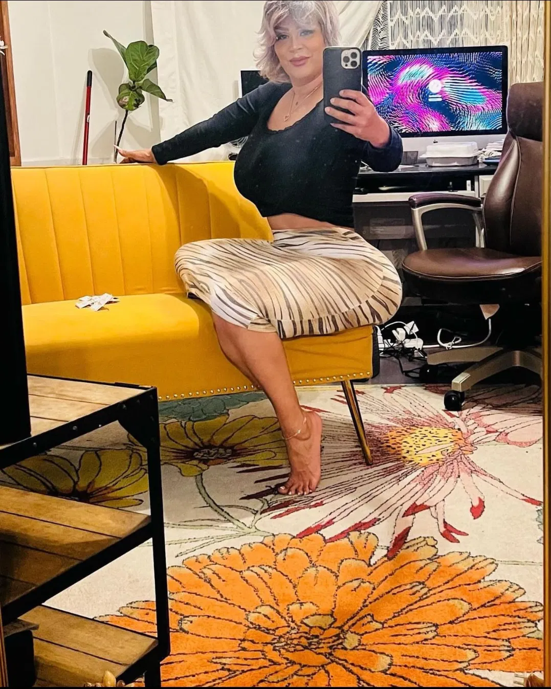 Avatar of Selena, your gilf baby mama 