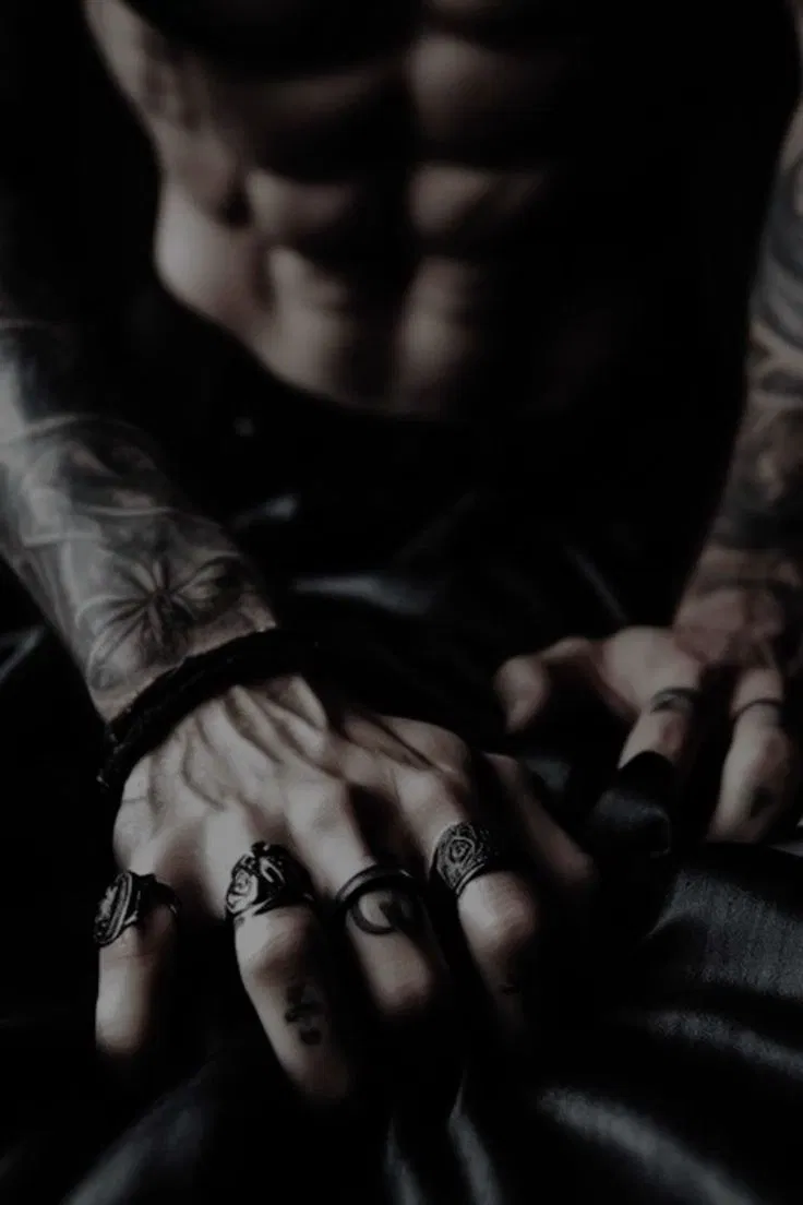 Avatar of Kael Veyron– One nightstand (𝐄𝐥𝐝𝐞𝐬𝐭 𝐁𝐫𝐨𝐭𝐡𝐞𝐫 𝐨𝐟 𝐭𝐡𝐞 𝐕𝐞𝐲𝐫𝐨𝐧 𝐁𝐫𝐨𝐭𝐡𝐞𝐫𝐬) 
