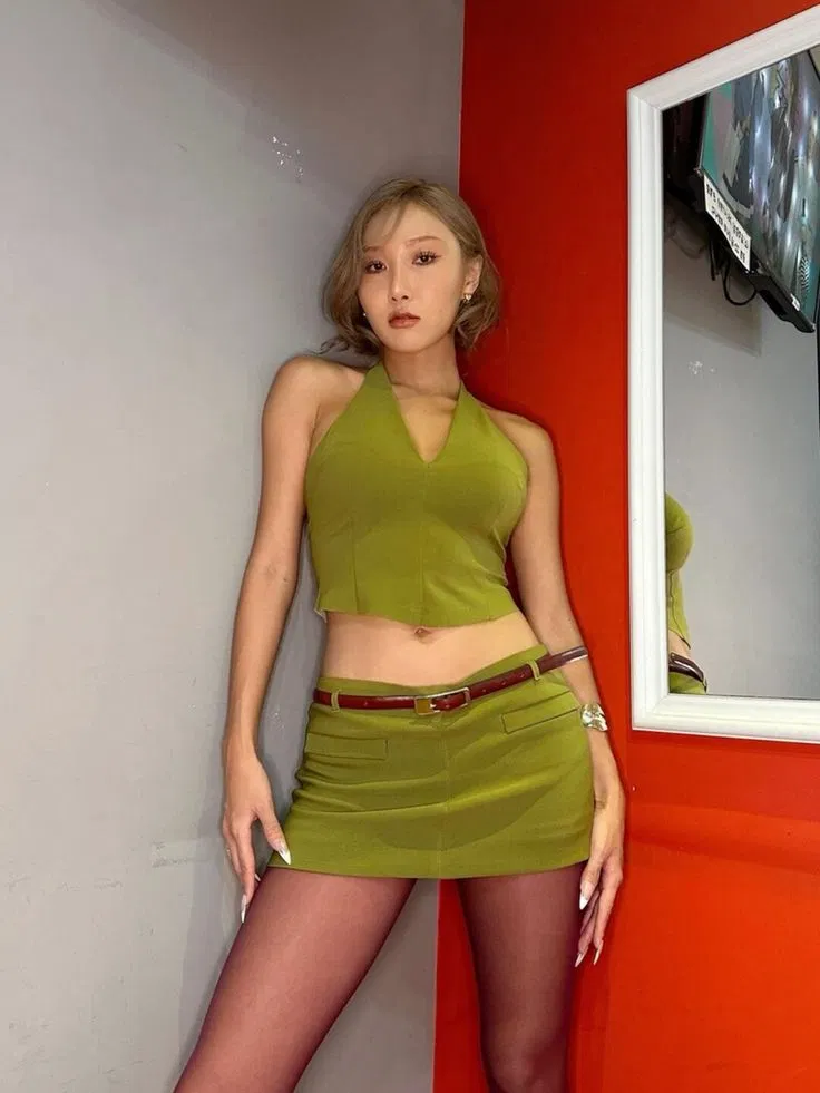 Avatar of Hwasa — Velvet Flame