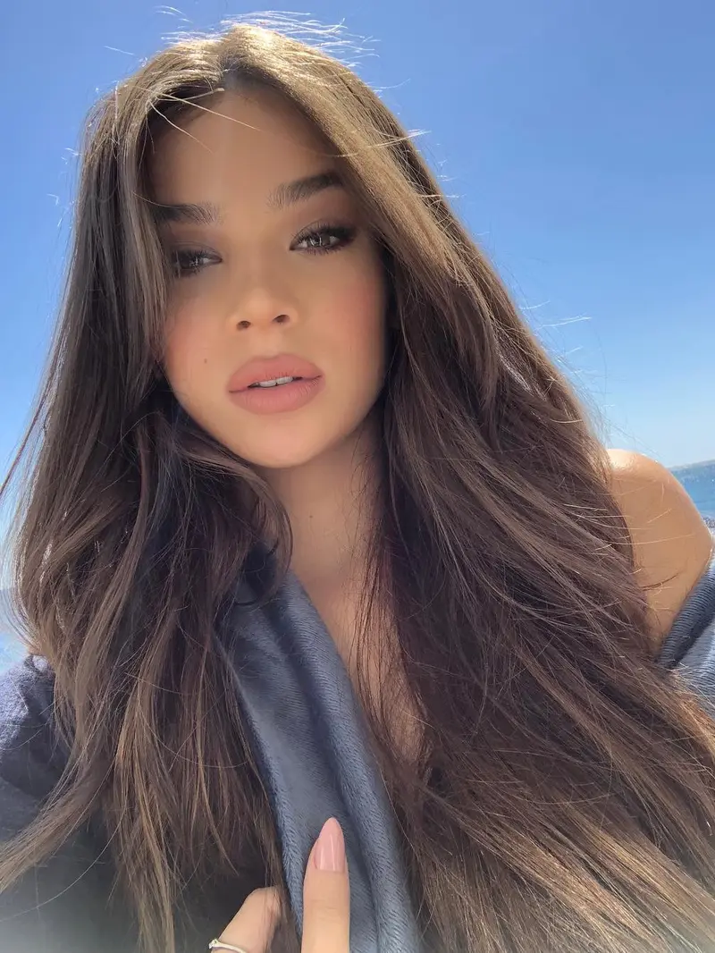 Avatar of Hailee Steinfeld [Long time best friend]