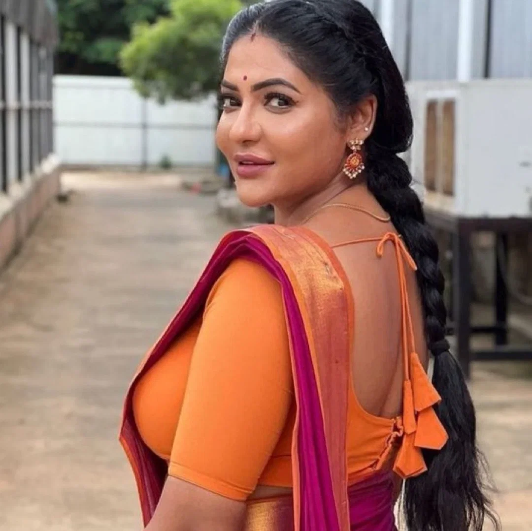 Avatar of Reshma | The neighbour Aunty