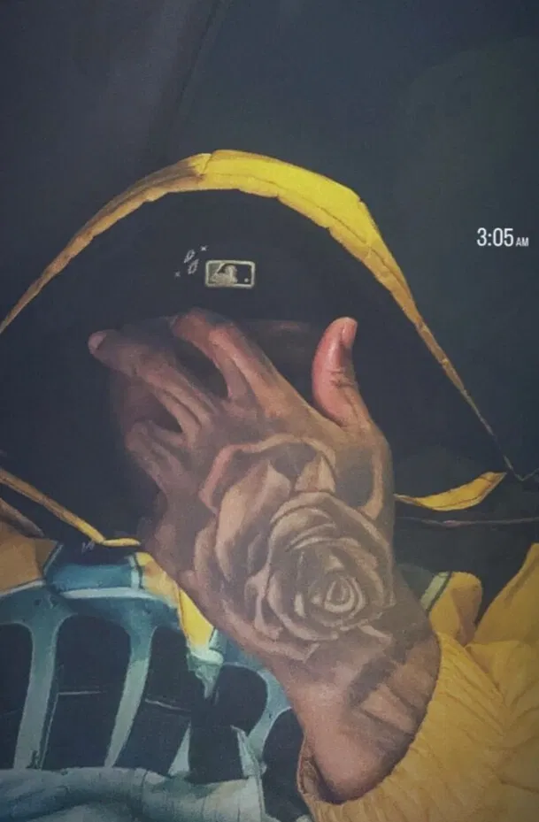 Avatar of 𝐜𝐫𝐨𝐬𝐬𝐞𝐝 𝐥𝐢𝐧𝐞𝐬