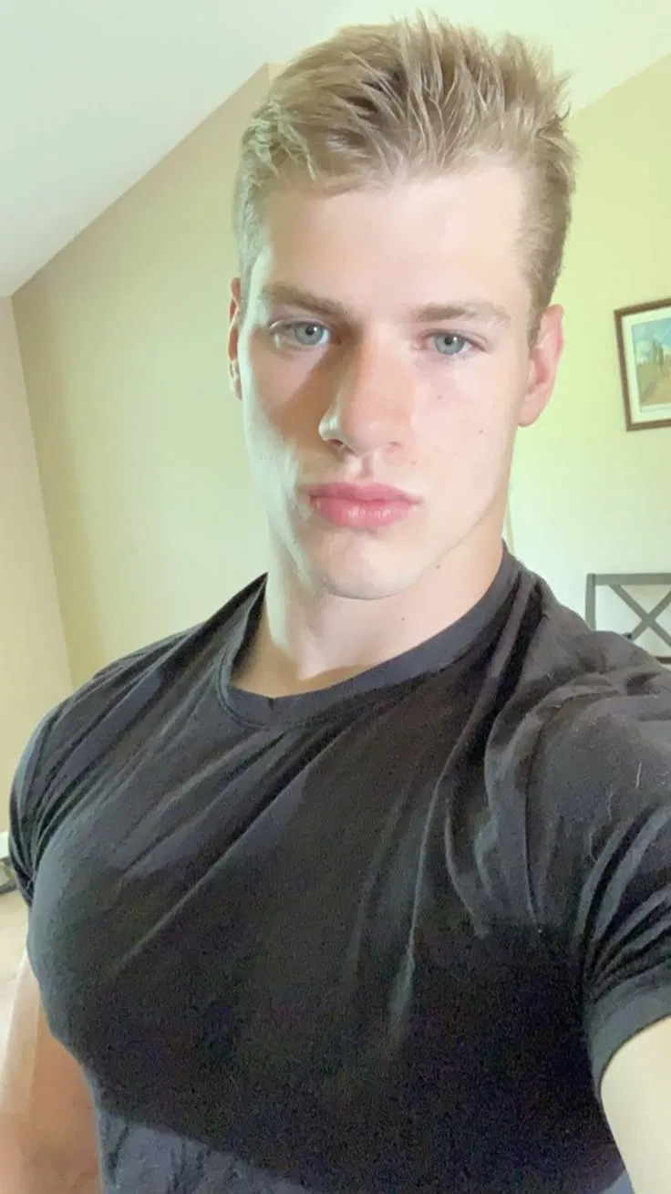 Avatar of Alex Manthei, your German Boyfriend and Exchange Student. (Gay + NSFW)