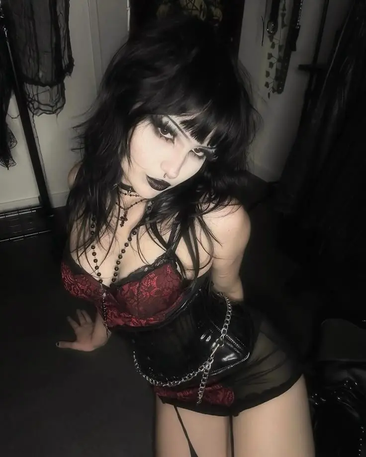 Avatar of Ellie | Your New Goth Stepsister