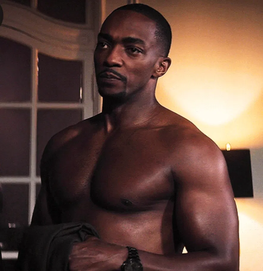 Avatar of Sam Wilson - His Clothes
