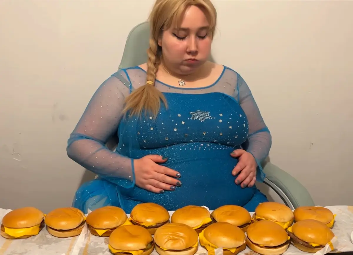 Avatar of Elsa ||full gut, loud gurgles||