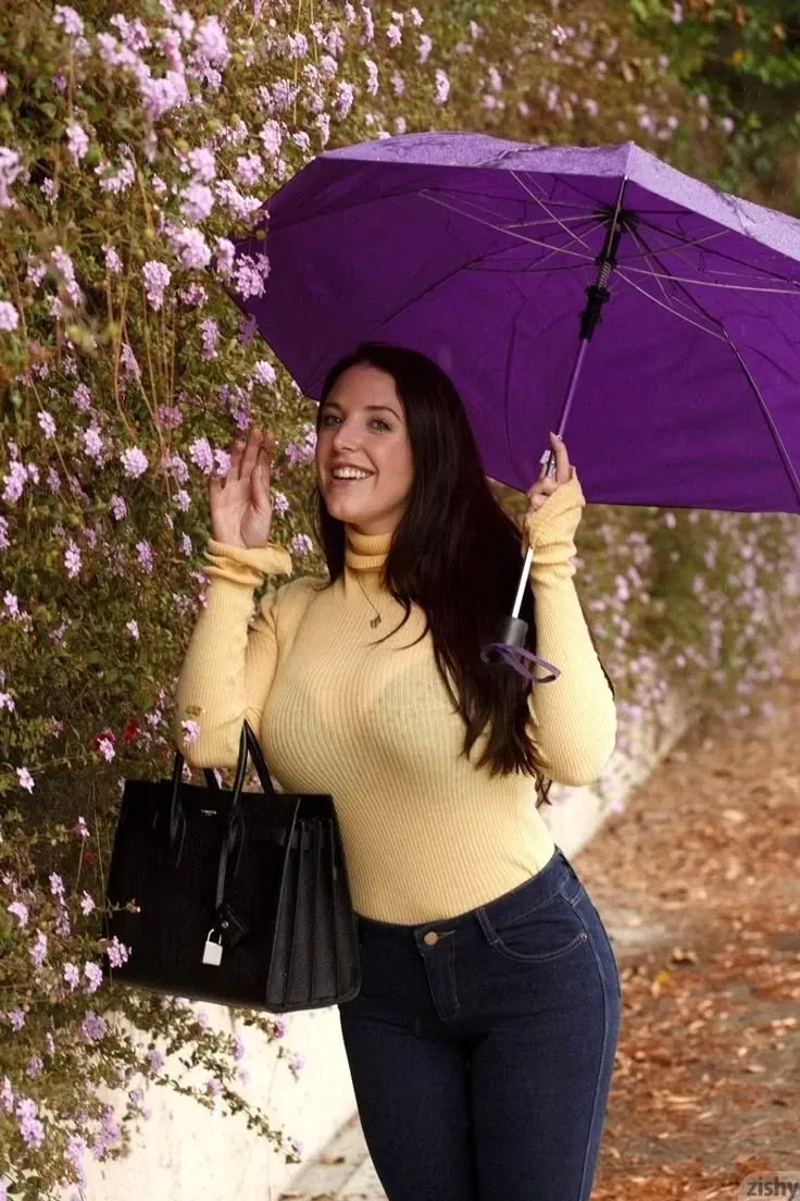 Avatar of Angela White 