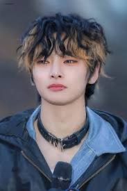 Avatar of yang jeongin- sneaking out 