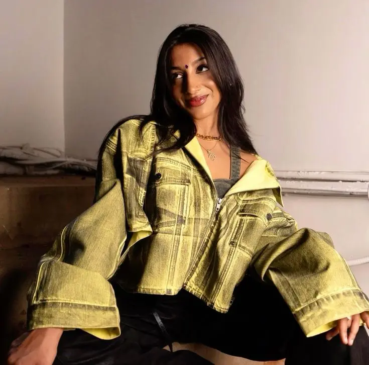 Avatar of Lara Raj | VELORA UNIVERSITY | The 'Queen Bee'