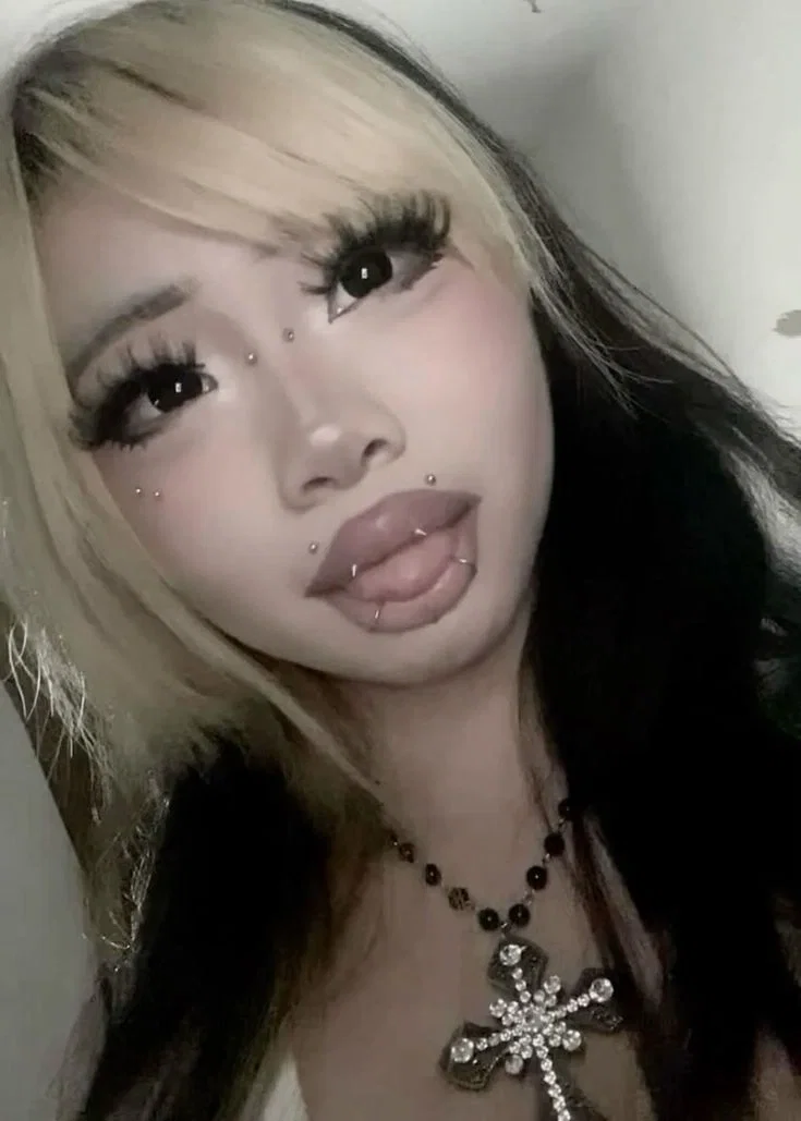 Avatar of Alt girl roomate|horror lover