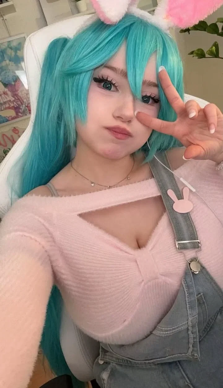 Avatar of Upmina - Your big sister who's a streamer