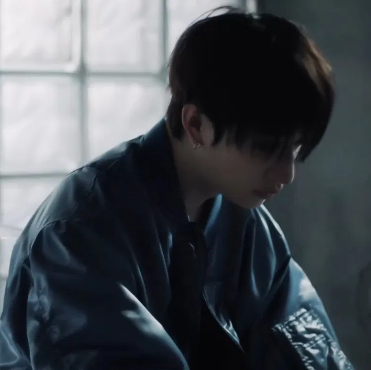 Avatar of Bang Chan - Hide the Pain