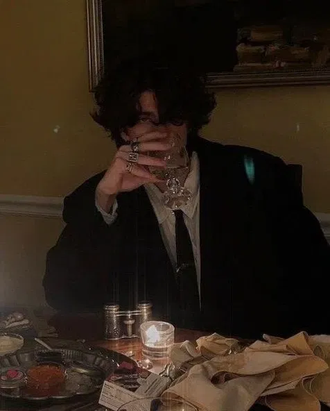 Avatar of Azreal Vitare | 𝐕𝐚𝐦𝐩𝐢𝐫𝐞