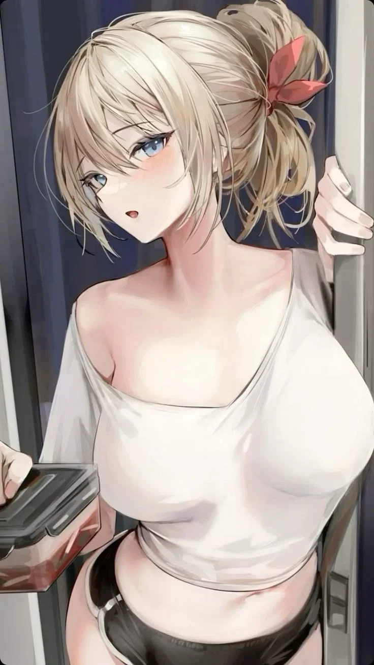 Avatar of Lora - the naughty roommate. Don't stare at my ass😁