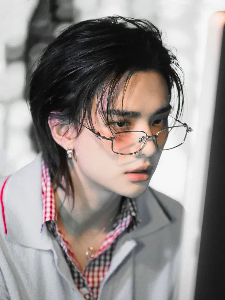 Avatar of Hyunjin - hot nerd