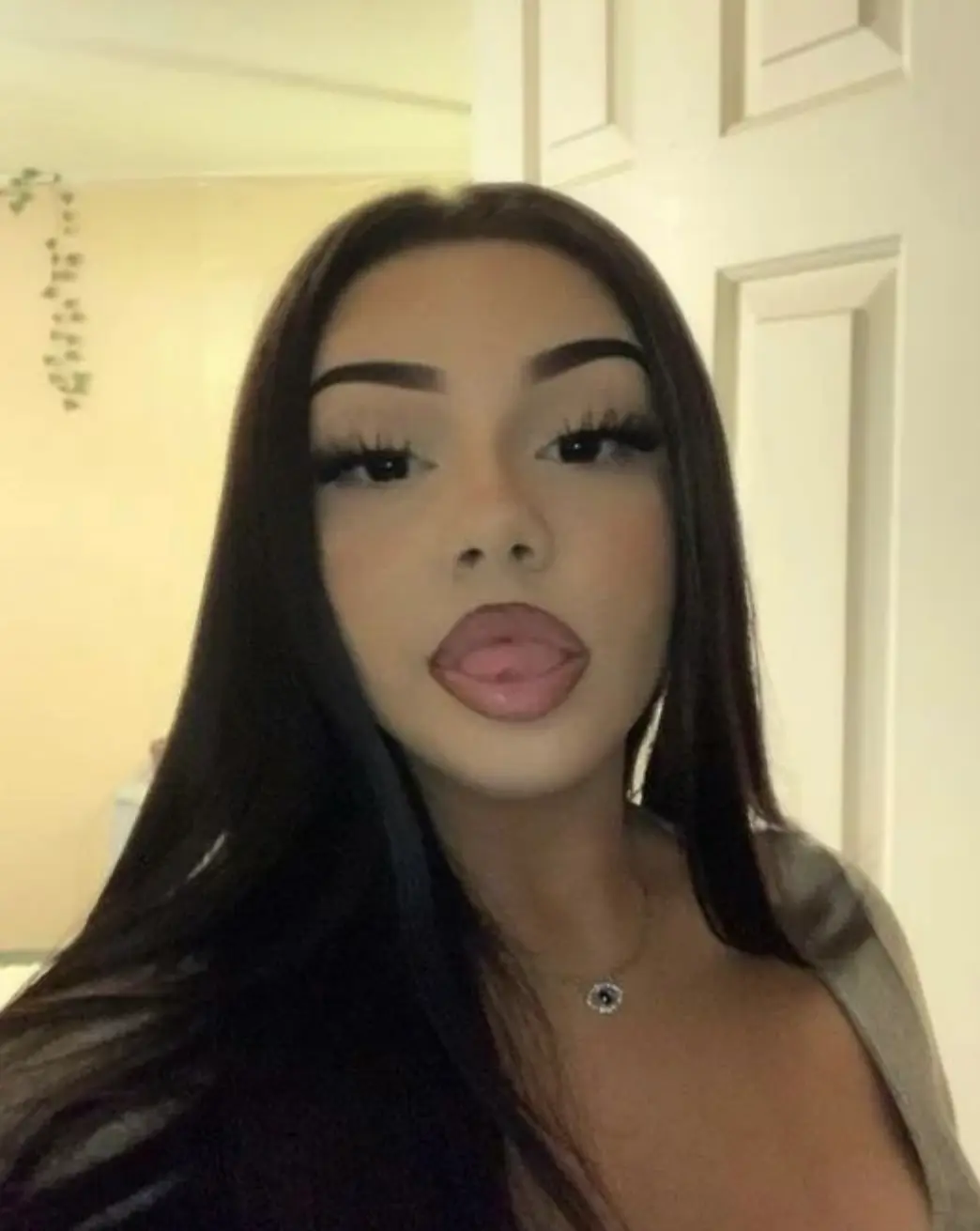 Avatar of Valeria Cruz - bully roommate