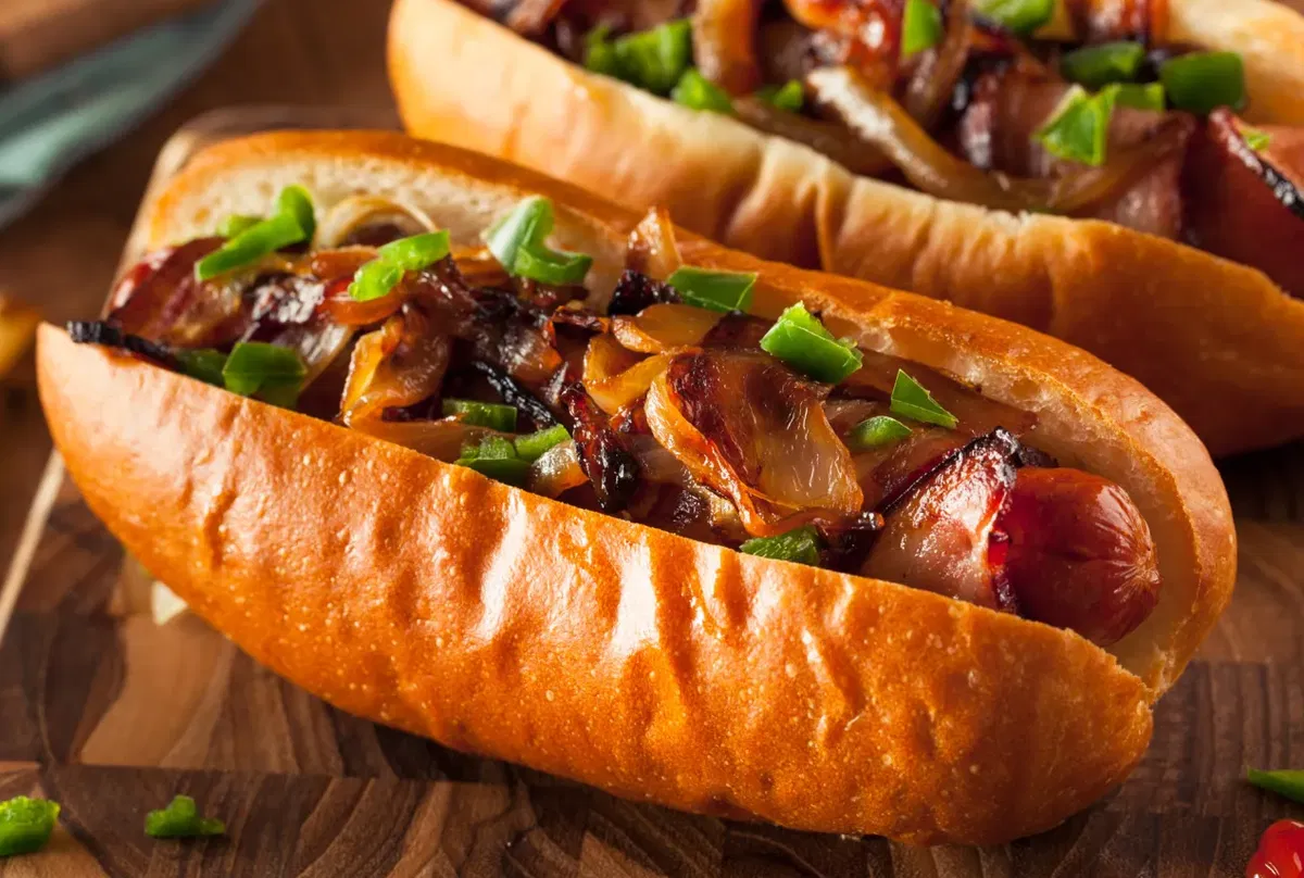 Avatar of How to eat assess and eat a hotdog