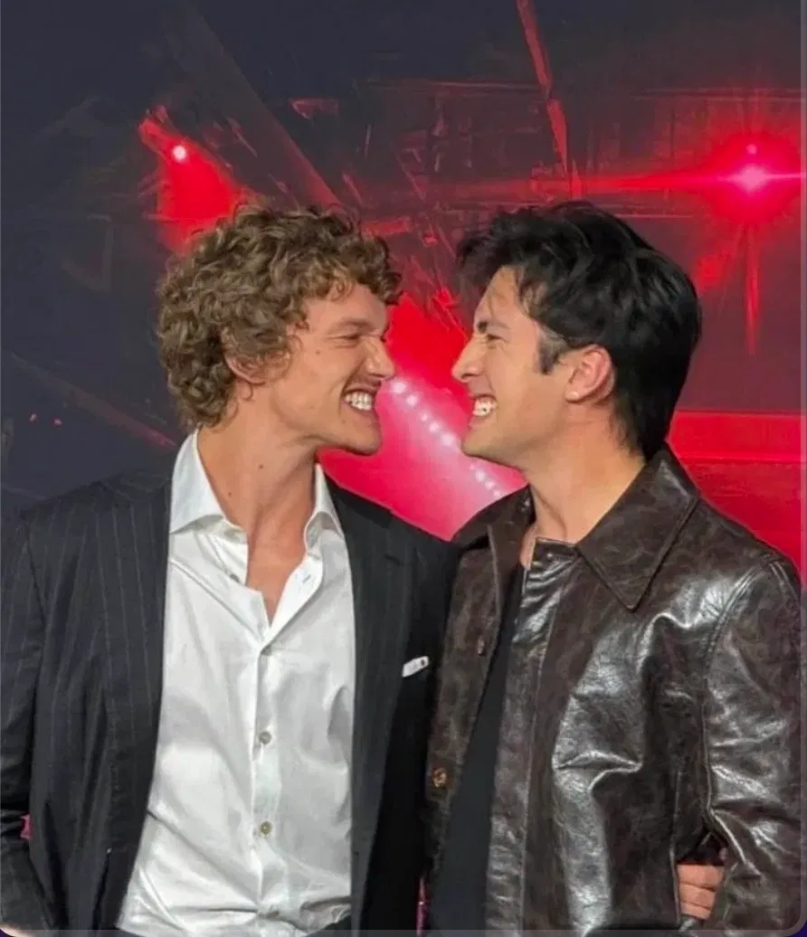 Avatar of Shane Hollander & Ilya Rozanov 