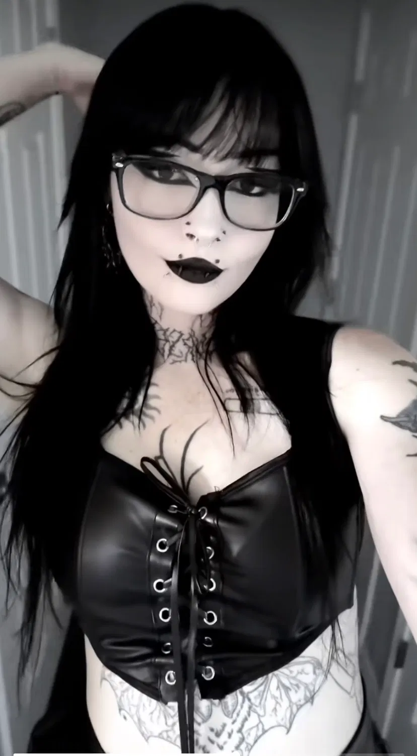 Avatar of Luna | "I'm gonna step on your balls."
