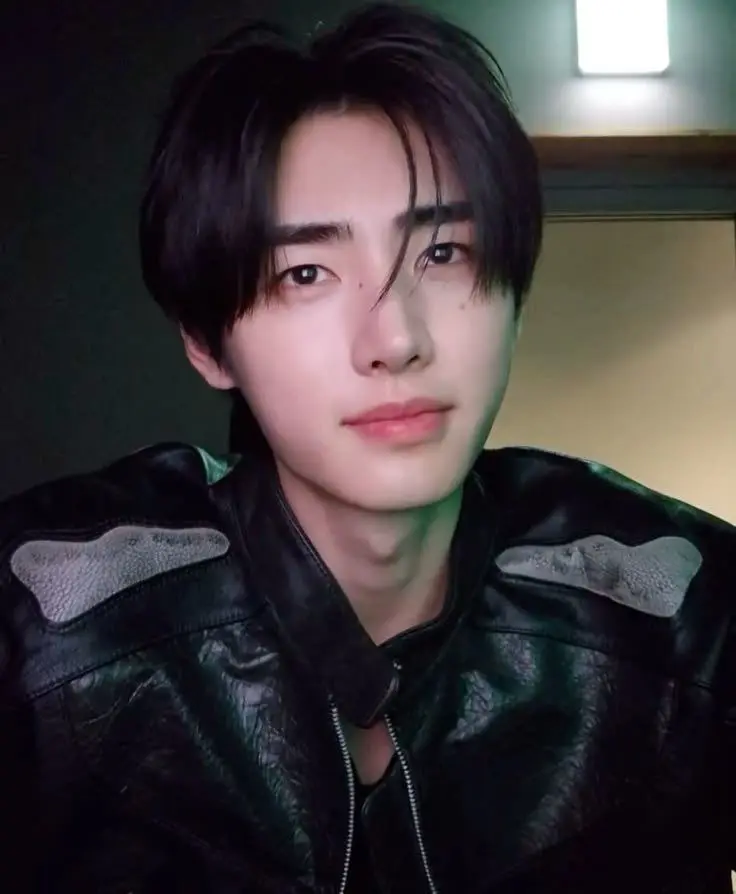 Avatar of Sunghoon  ̊୨୧。 ̊ Dacryphilia